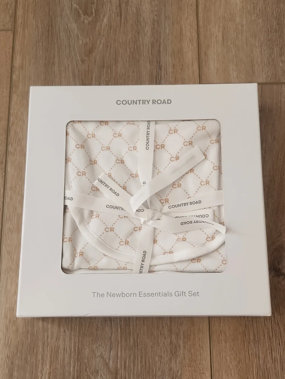 Country Road Baby White Newborn Essentials Gift Set Blanket, Bib & Bodysuit NEW